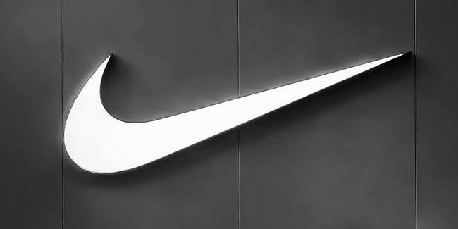 aanplakbiljet Ga wandelen bedriegen Nike's Brand Positioning: Just Do It, But Differently